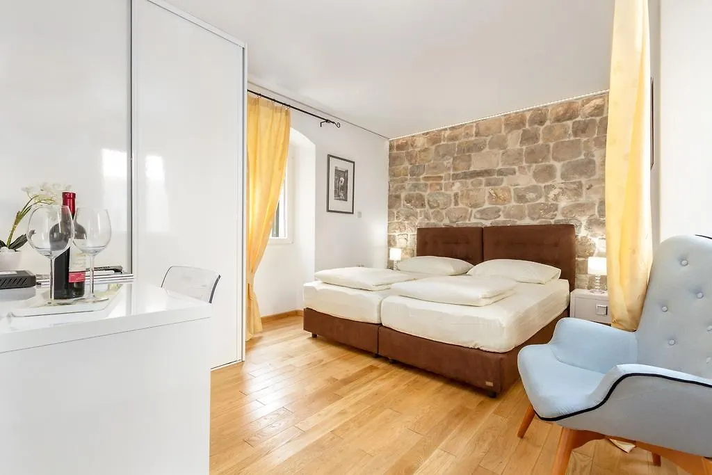 Room Piaceta Σπλιτ Πανσιόν